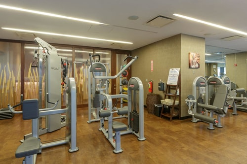 Superior Queen Room Near Commision Music NYC 14 Luxury Bookings