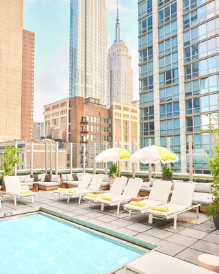 Superior Queen Room Near Commision Music NYC 11 Luxury Bookings