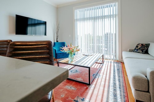 One Bedroom Suite Near Pick Me Up Cafe CHI 6 Luxury Bookings