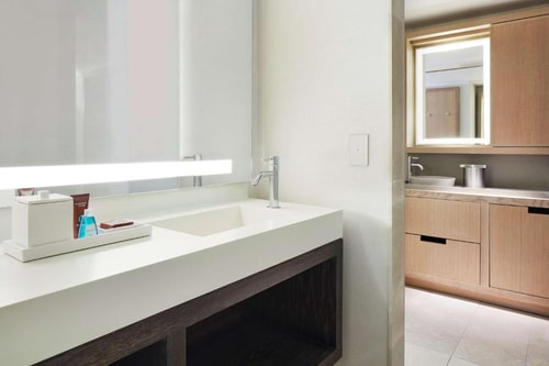 Deluxe King Suite Near Rockefeller Park NYC 4 Luxury Bookings