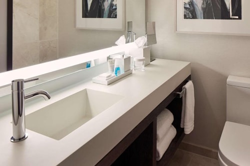 Deluxe King Suite Near Rockefeller Park NYC 6 Luxury Bookings