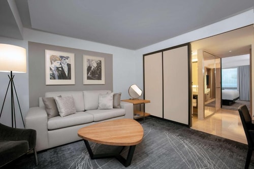 Deluxe King Suite Near Rockefeller Park NYC 1 Luxury Bookings