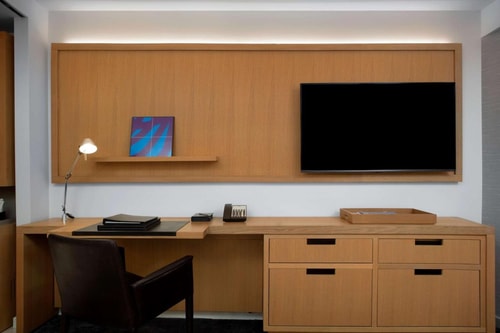 Deluxe King Suite Near Rockefeller Park NYC 2 Luxury Bookings