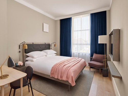Queen Room Near Museum of Chinese in America NYC Luxury Bookings