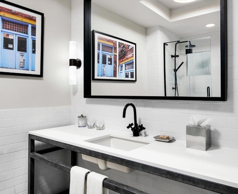 Deluxe King Room Near Gansevoort Plaza NYC 4 Luxury Bookings