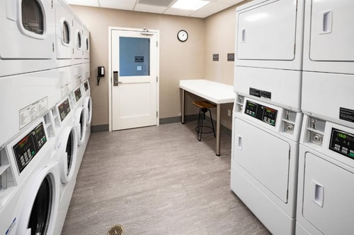 1 Bedroom Suite Near Starbucks LAS 6 Luxury Bookings