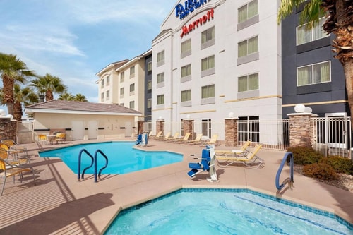 King Room Near Concentra Urgent Care LAS 14 Luxury Bookings