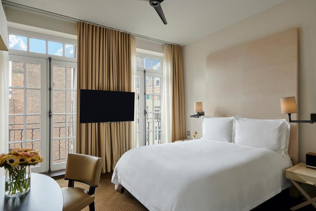 Courtyard Room Near Fanelli Cafe NYC Luxury Bookings
