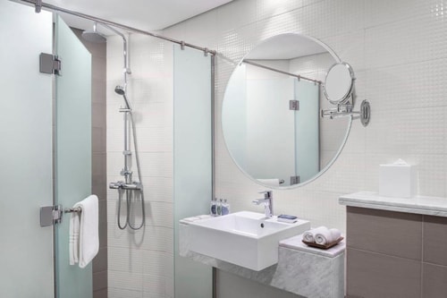 Premium Apartment Near Metro Station 7 Luxury Bookings