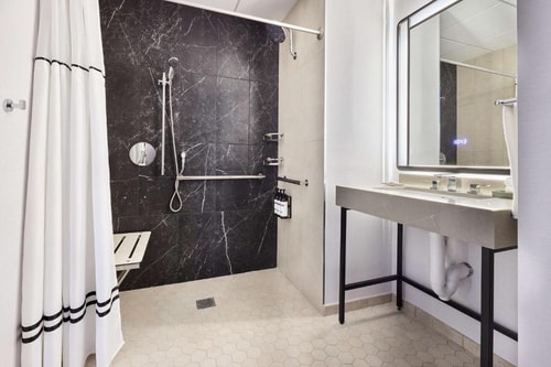 King Room Near Foresight Hospital and Health CHI 3 Luxury Bookings