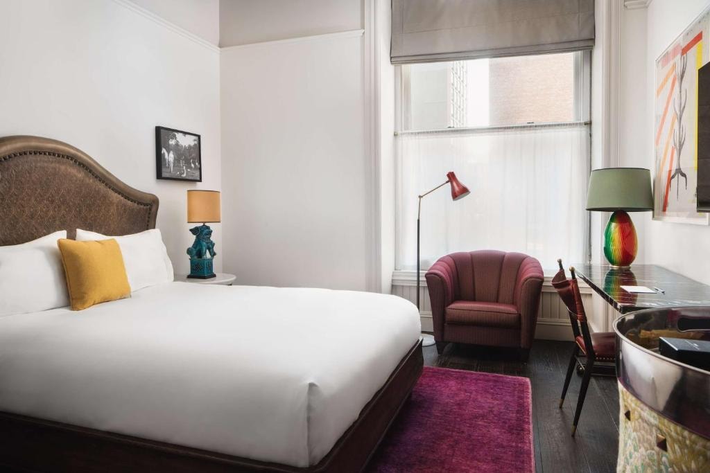 Queen Room Near Da Claudio NYC Luxury Bookings