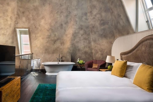 Queen Room Near Da Claudio NYC 3 Luxury Bookings