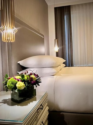 Standard Queen Room Near Beacon Theatre NYC 1 Luxury Bookings