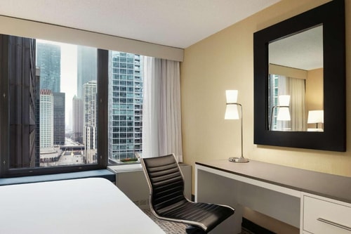 King Room Near Product School CHI 1 Luxury Bookings
