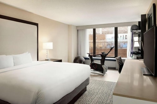 King Room Near Product School CHI 2 Luxury Bookings