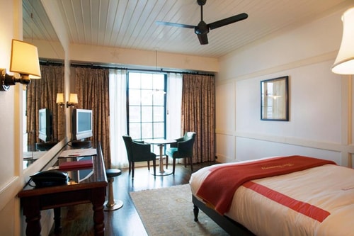 Queen Room Near Alberts Garden NYC Luxury Bookings