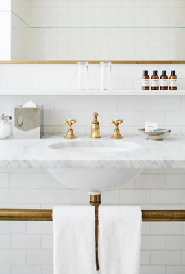 Queen Room Near Alberts Garden NYC 3 Luxury Bookings