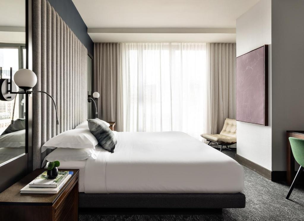 Essential King Room Near Oscar Wilde NYC Luxury Bookings