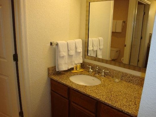 Queen Studio Near Embassy of Indonesia WDC 4 Luxury Bookings