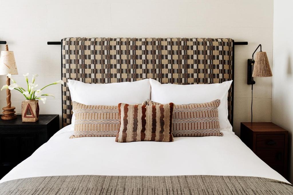 Deluxe Queen Room Near Asu California Center LA Luxury Bookings