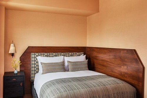 Deluxe Queen Room Near Asu California Center LA 1 Luxury Bookings