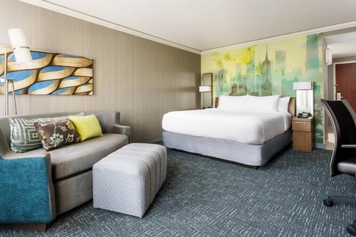 King Room with Sofa Bed Near Starbucks CHI Luxury Bookings