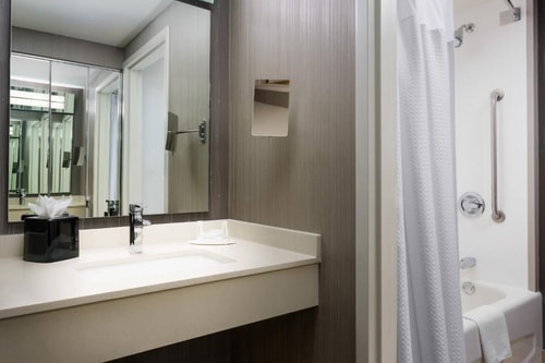 King Room with Sofa Bed Near Starbucks CHI 4 Luxury Bookings