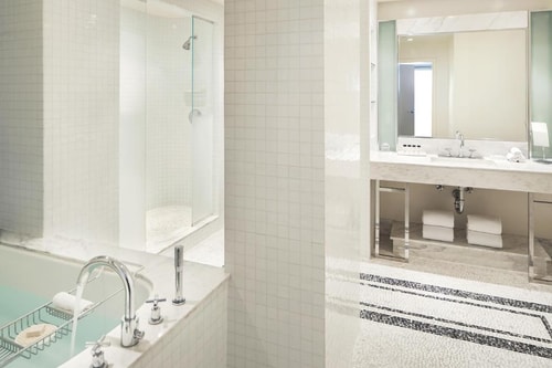 London Suite Near Precision Academic Tutoring LA 2 Luxury Bookings