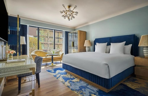 King Room Near William S Hart Park Restrooms LA Luxury Bookings