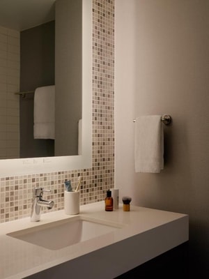 Standard King Room Near Liberty Park NYC 5 Luxury Bookings