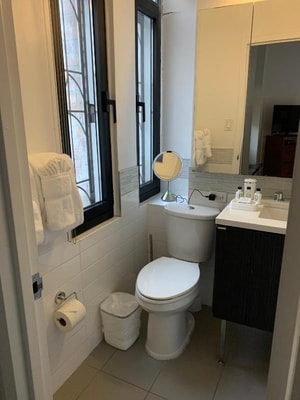 1 Queen Bedroom Near Evas Nails and Spa NYC 8 Luxury Bookings