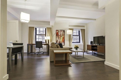 1 Queen Bedroom Near Evas Nails and Spa NYC 4 Luxury Bookings