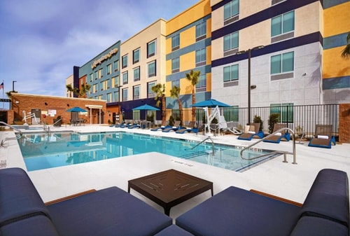 King Room Near Chevron LAS 12 Luxury Bookings