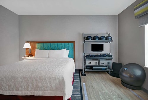 King Room Near Chevron LAS 1 Luxury Bookings
