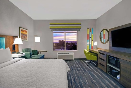 King Room Near Chevron LAS 2 Luxury Bookings