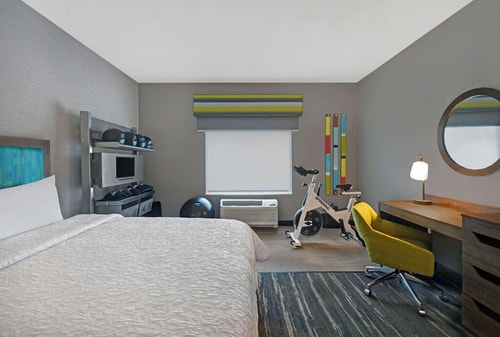 King Room Near Chevron LAS 3 Luxury Bookings