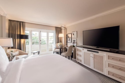 Deluxe King Room Near Bait Aaron Outrech Center LA 3 Luxury Bookings