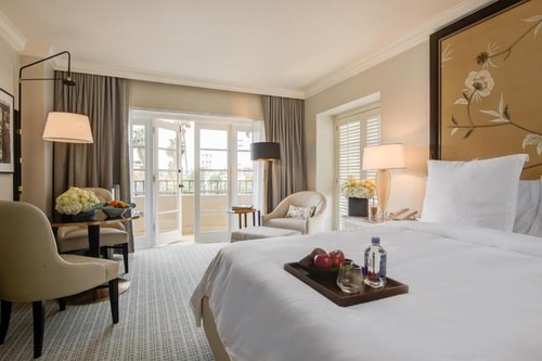 Deluxe King Room Near Bait Aaron Outrech Center LA 4 Luxury Bookings