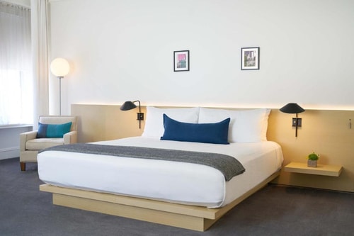 King Room Near Goudy William Square Park CHI Luxury Bookings
