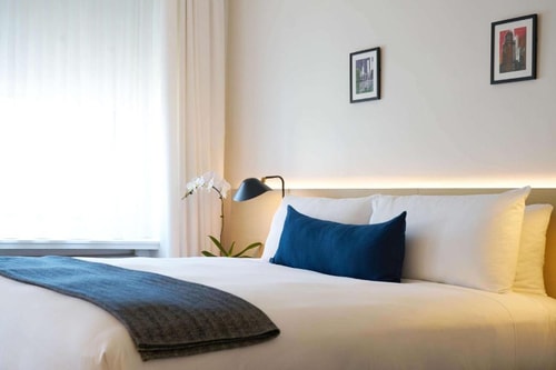 King Room Near Goudy William Square Park CHI 1 Luxury Bookings