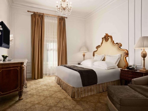 Plaza Room Near Fraunces Tavern NYC Luxury Bookings