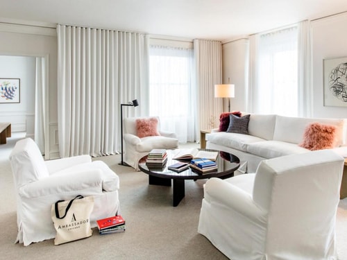 King Room Near Goudy William Square Park CHI 3 Luxury Bookings