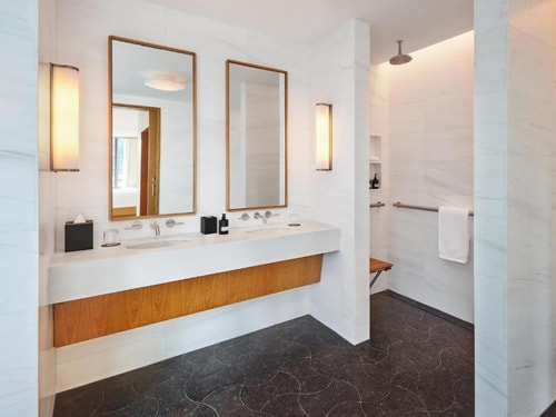 Double Room Near Zou Zou's NYC 5 Luxury Bookings