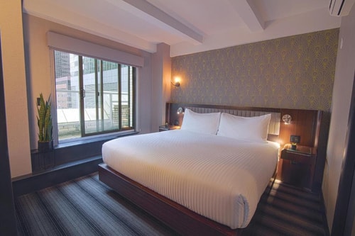 signature King Room Near Friedman’s At The Edison NYC Luxury Bookings