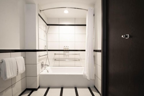 King Room Near Tanner Smith's NYC 4 Luxury Bookings