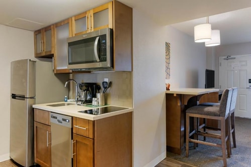 1 Bedroom King Suite Near Machine Gun America ORL 6 Luxury Bookings