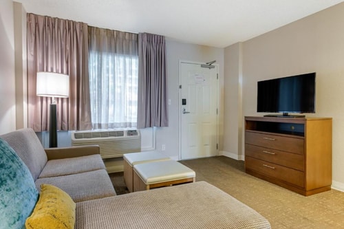 1 Bedroom King Suite Near Machine Gun America ORL 3 Luxury Bookings