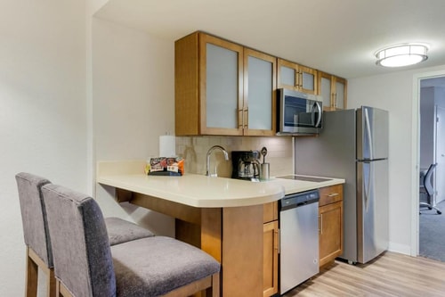 1 Bedroom King Suite Near Machine Gun America ORL 7 Luxury Bookings