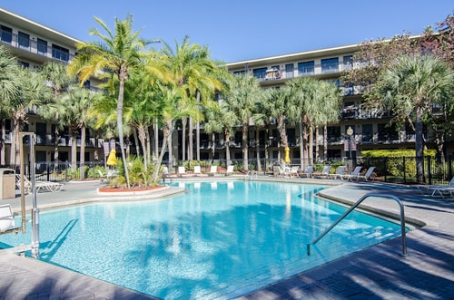 1 Bedroom King Suite Near Machine Gun America ORL 14 Luxury Bookings
