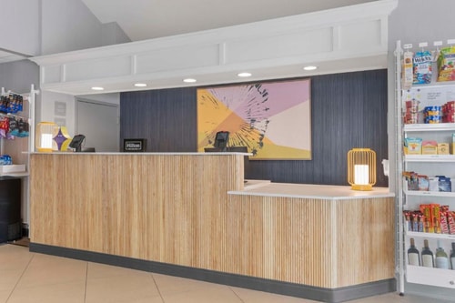 Double Room Near Cheddars Scratch Kitchen ORL 6 Luxury Bookings